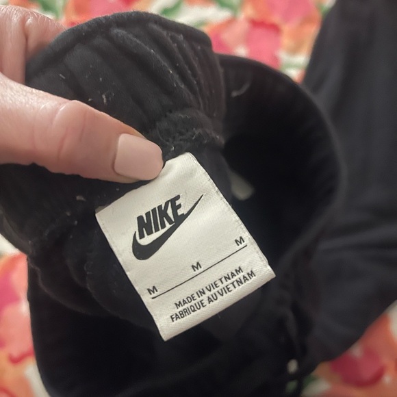 Nike joggers - Picture 2 of 2